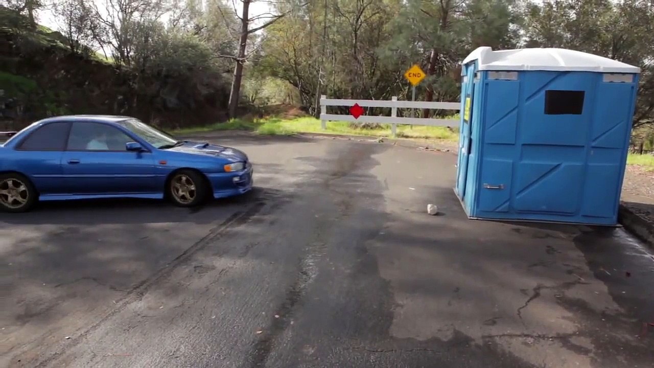 ¡ATRAPADO EN EL BAÑO!