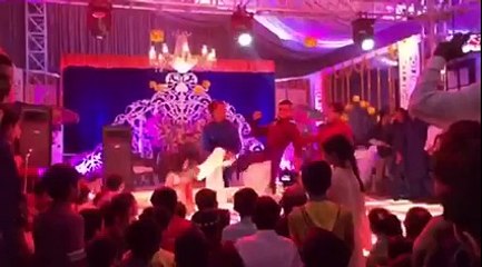 Girls and boys dance on 'Shakar wanda re' song