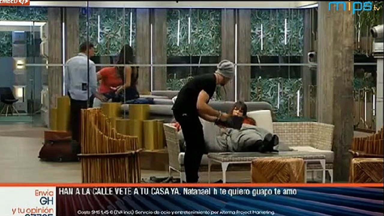 Vera mostra as fotos a Marta e diz - Esta es mi mujer, es guapa - 19.11.2015