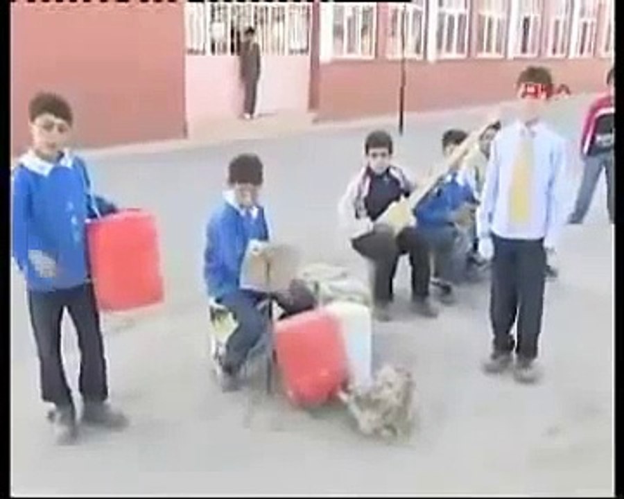 Teneke orkestrası mp4
