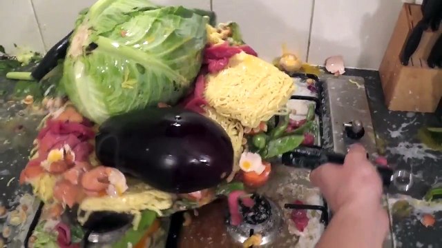 I react to How to Correctly make a stir fry (HowToBasic)