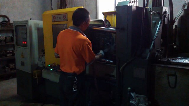 Herrajes para Muebles & Herrajes para Gabinetes: Soportes Portaestantes de Entrepaño en Madera / Production 3