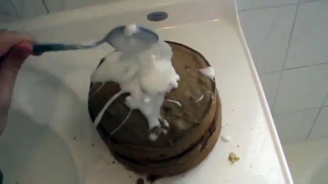 How To Ice A Cake With Straight Sides and Sharp Edges: The Krazy Kool Cakes Way