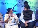 Asha Bhosle & CM Devendra Fadnavis at Mohammed Rafi Awards 2015