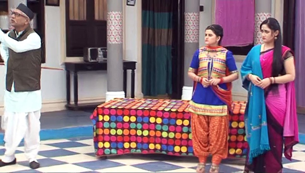 On Location of TV Serial 'Chidiya Ghar'