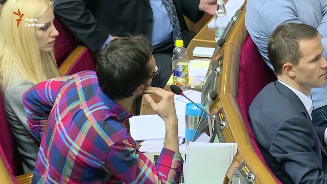 Знову «під ялинку», знову під ранок. Депутати ухвалили бюджет-2016