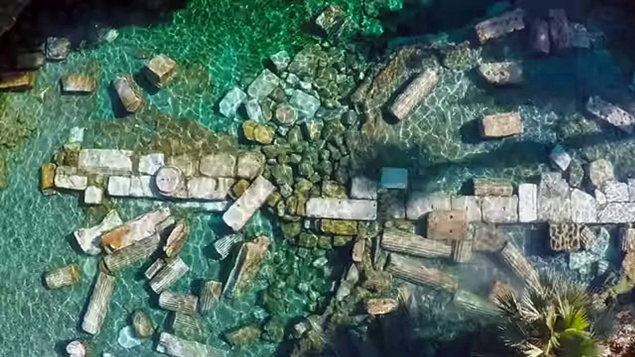 Denizli Hierapolis'teki Kleopatra Havuzunda Wakeskate Şovu