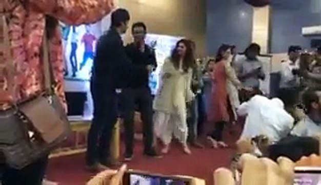 Full video of Mahira Khan dancing in iqra university on shakar wanda re