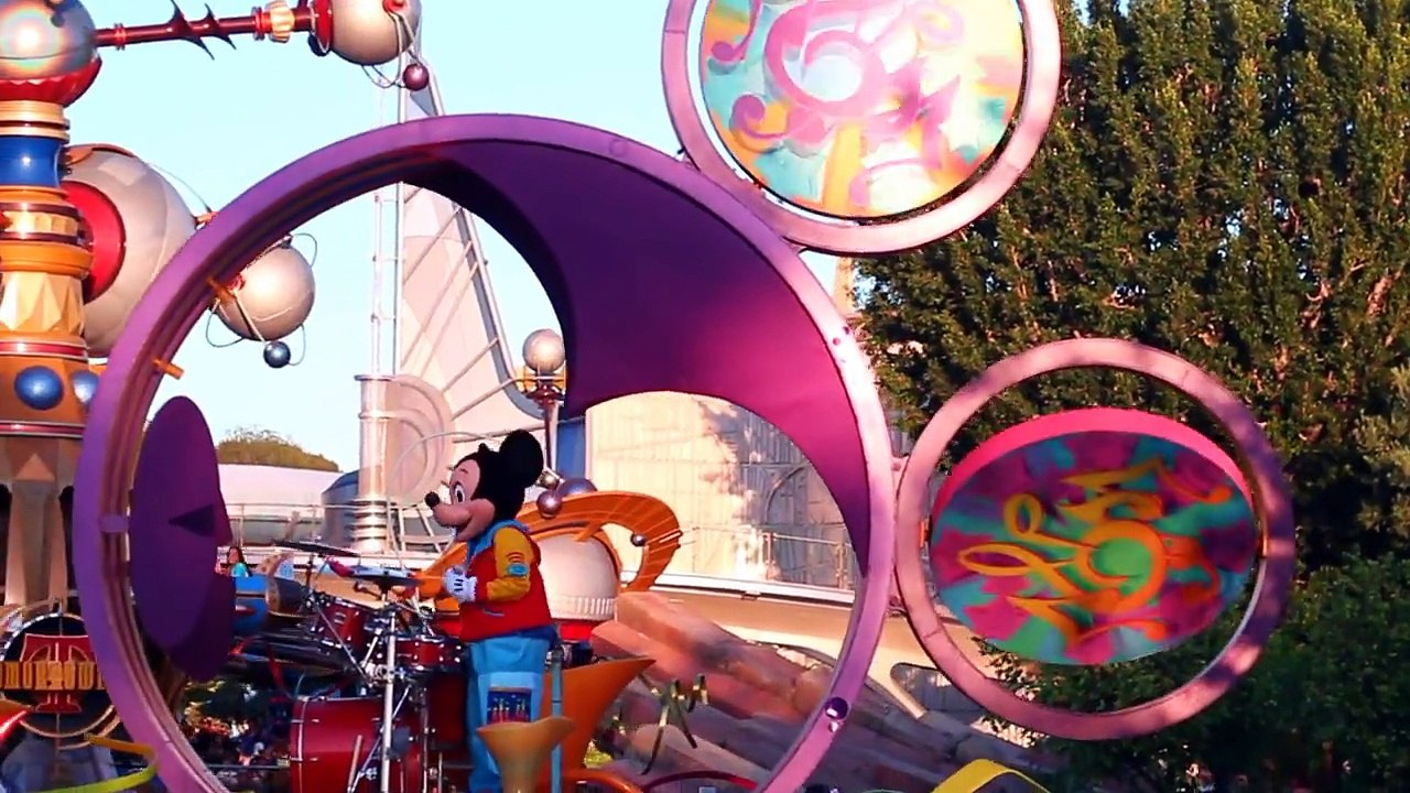 Disneyland (Amusement Park) Macee goes to Disneyland Disneyland (Amusement Park)