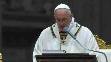 El papa invita a una vida sencilla en una sociedad de consumo y placeres