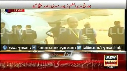 Indian PM Modi being greeted by PM Nawaz Sharif at Lahore Airport