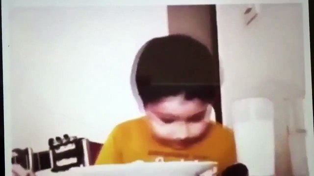 Şarkıyı Yaşayarak Söyleyen Çocuk