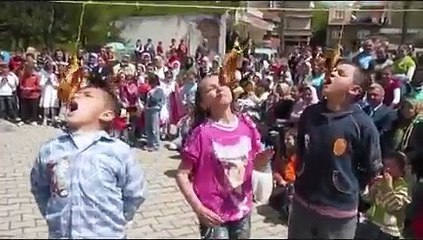 23 Nisan Simit Yeme Yarışması