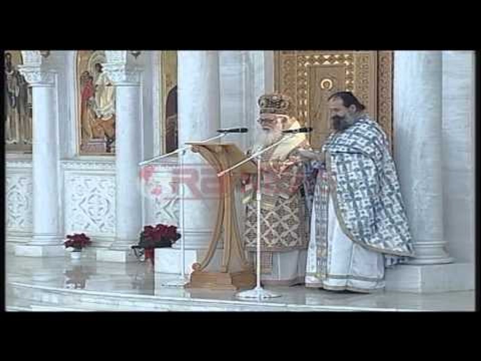 Ortodoksët kremtojnë Lindjen e Krishtit, mesha u drejtua nga Janullatos