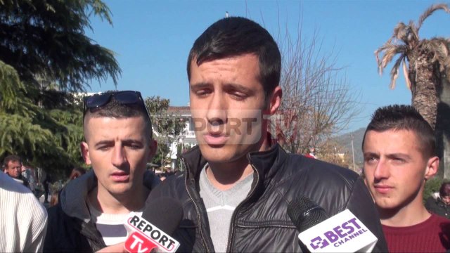 Report TV - Të rinjtë në Elbasan krijojnë pemën e vitit të ri në mënyrë ekologjike