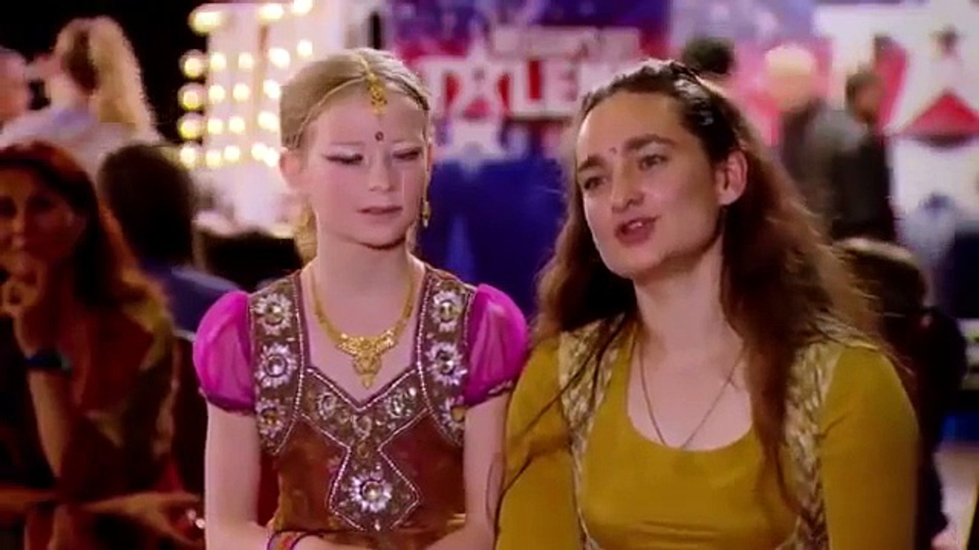 طفلة تمارس الرقص الهندي على مسرح المواهب البلجيكي ( روعة ) - Vidéo  Dailymotion