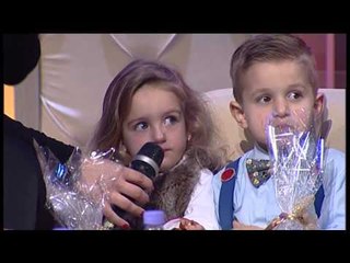 Krishtlindjet, fëmijët i festojnë në Ditë e Re, 25 dhjetor 2015- Ora News