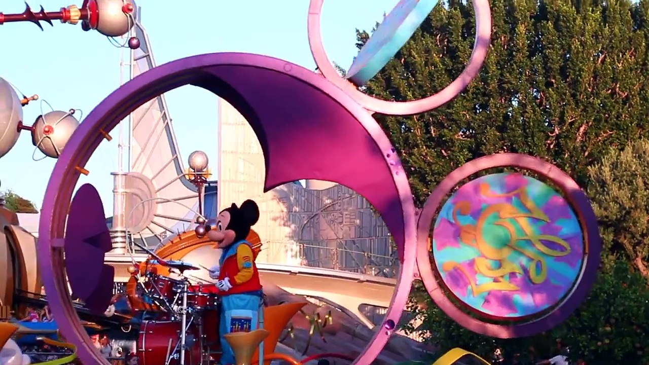 Disneyland (Amusement Park) Macee goes to Disneyland Disneyland (Amusement Park)