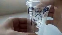 Tạo nên nhân vật hoạt hình bằng cách xoay những chiếc ly nhựa