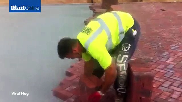 Over 40 bricks in 30 seconds! Incredible bricklayers skills