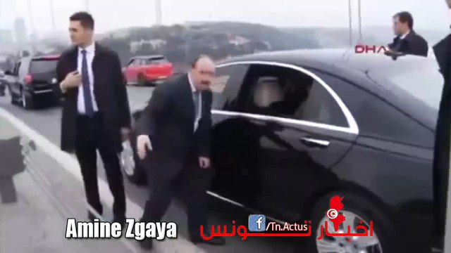أردوغان ينقذ شابا تركياً من الانتحار بعد أن حاول إلقاء نفسه من جسر البوسفور