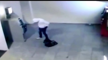 This is how they steal from ATMs in Brazil  Thief blasts cash point with dynamite