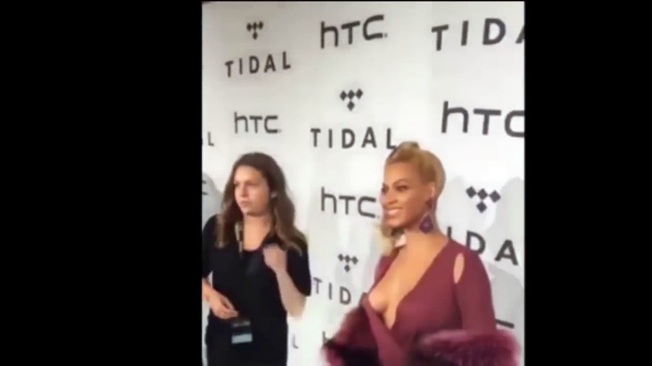 Watch Beyonce SHUT DOWN assistant who’s helping adjust her dress on the red carpet