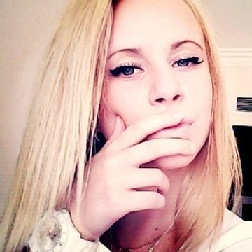 очень красиво поет..