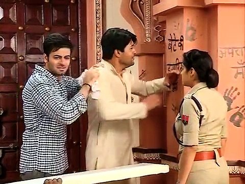 Diya Aur Baati Hum - Shocking! Bhabho gets life imprisonment - Episode - 24th December 2015