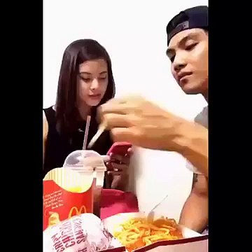 Larky Ny Moqey Ka Fiada Utha Or Larki Heran Reh Gaie