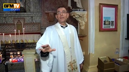 Caché dans le confessionnal, un curé démasque un voleur