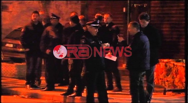 Tre persona dhunojnë dhe marrin peng një tjetër te farmacia nr.10- Ora News- Lajmi i fundit-