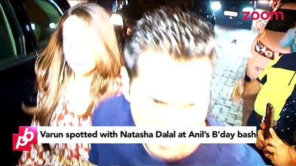 Video herunterladen: Varun Dhawan SPOTTED with Natasha Dalal at Anil Kapoor's B'Day bash  Bollywood Gossip