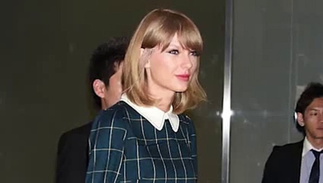 Travel in Style With These 10 Celebrity Approved Airport Outfits