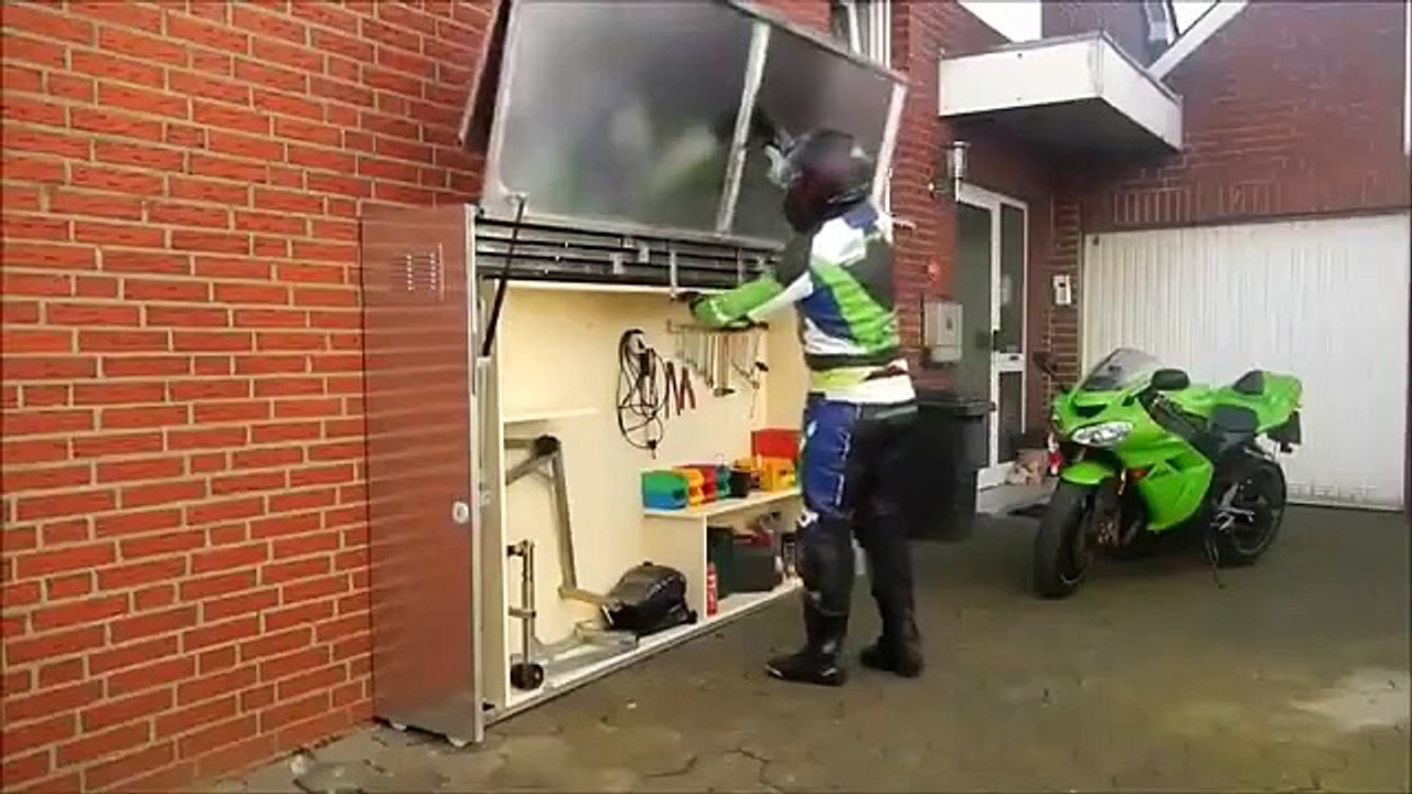 Офигеть. Раскладной гараж для мотоцикла