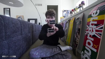 В руках у этого фокусника карты оживают