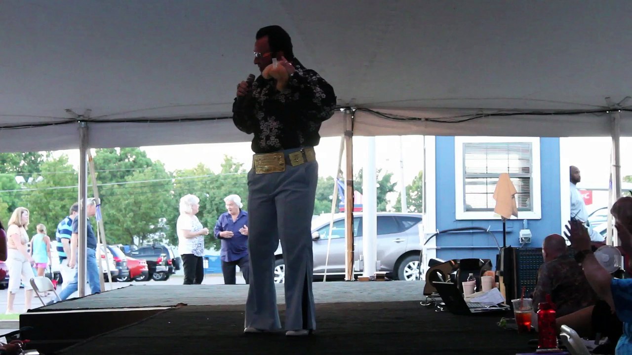 Kim Kredel sings 'Proud Mary' Elvis Week 2015