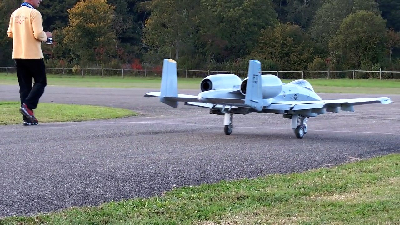 A 10 WARTHOG THUNDERBOLT II GIANT RC SCALE MODEL TURBINE JET FULL DEMO FLIGHT / Hausen a.A