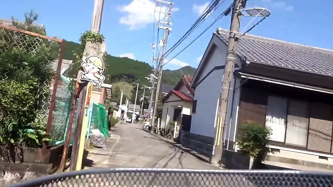 自転車動画 アルファードさん、踏切では止まりましょう!