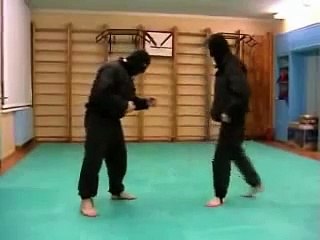 Нестандартные приёмы рукопашного боя. Борьба. Защита от прямого ногой