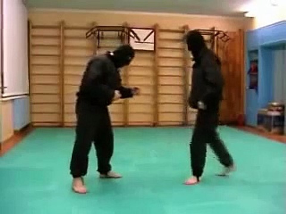 Нестандартные приёмы рукопашного боя. Борьба. Защита от прямого ногой