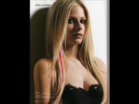 Avril Lavigne Sings in Mandarin...sort of