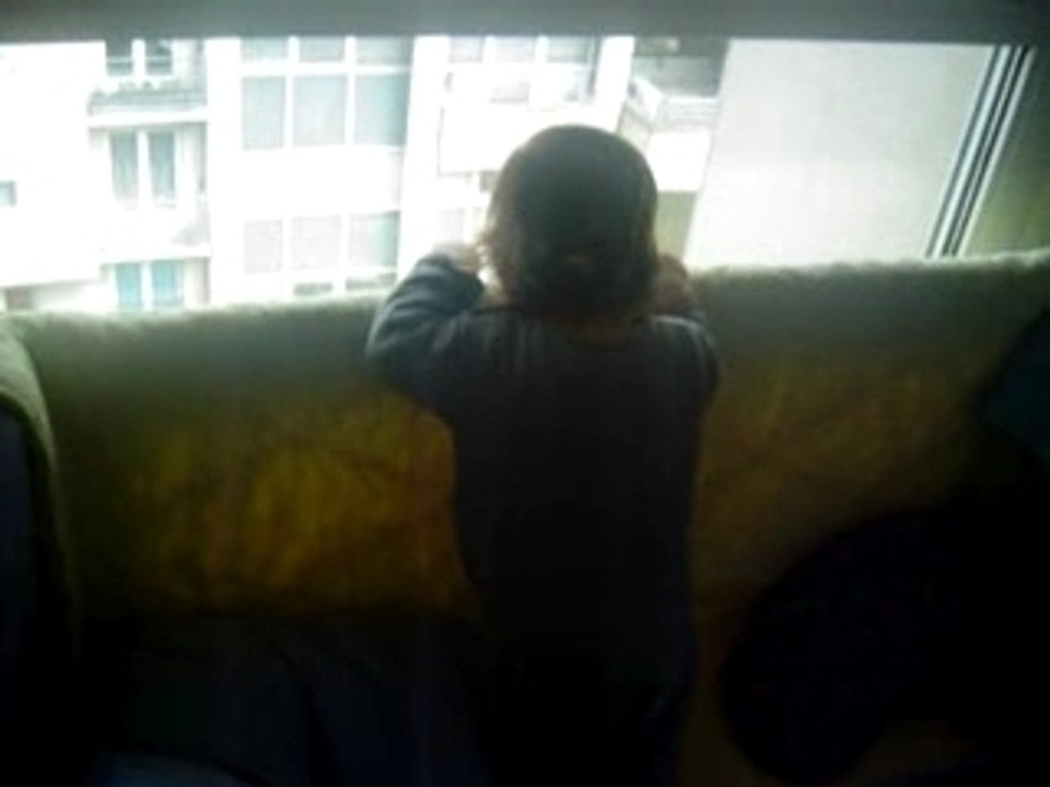 dans son lit