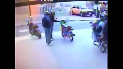 【びっくり映像】バイククラッシュ映像集 -Motorcycle Fail and Crashes Compilation