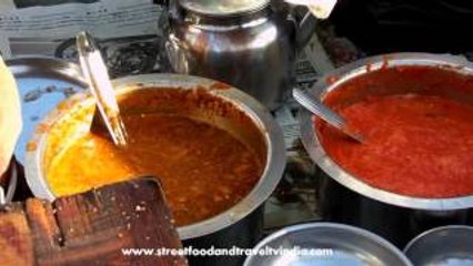 Bombay Vada Pav And Bread Pakoda | A Popular Street Food in Mumbai.