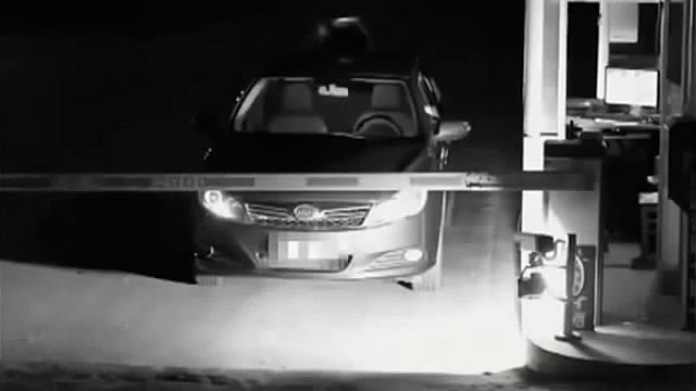 Chinese Girl Pretends to Be A Ghost to Avoid Parking Fee