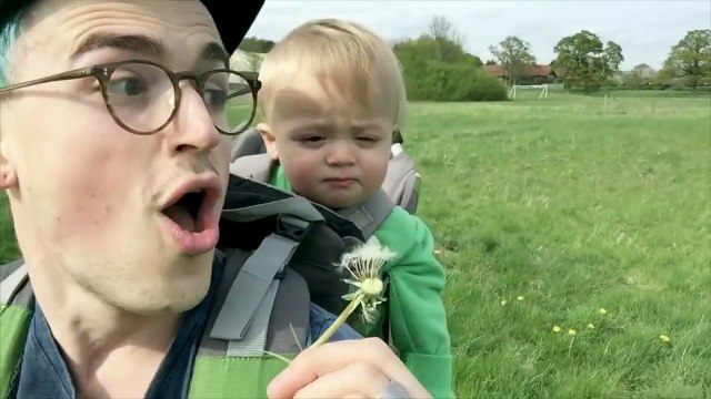 Заразительный смех малыша