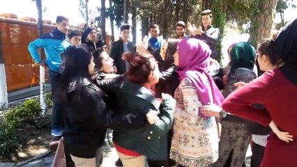 Kavga ederken kontrolden çıkıp havuza düşen Türk kızları