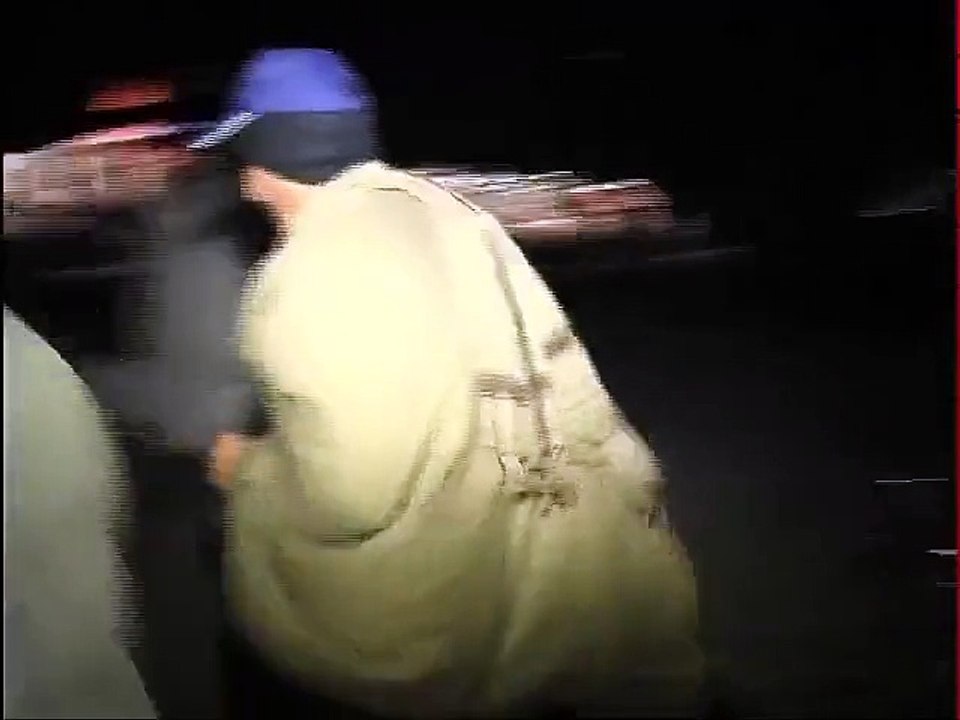 Watch how Aaj Tv Islamabad employees run out of the building during the Earthquake