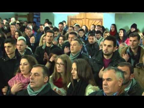 Lajme - Kryetarja Kusari-Lila mer pjesë në meshë me rastin e Krishtlindjeve